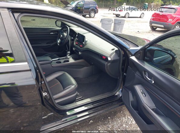 1N4BL4CV2KC215840 2019 NISSAN ALTIMA Черный Вид салона спереди