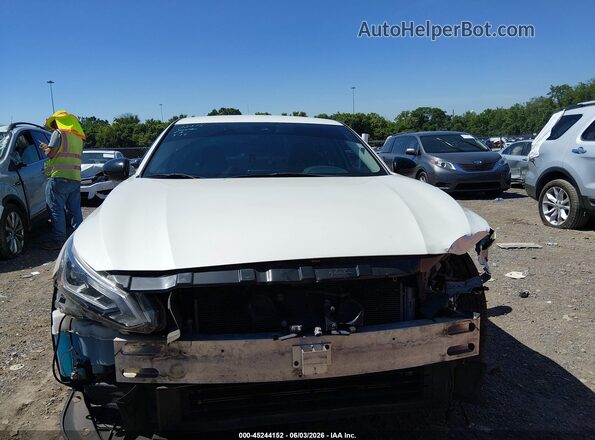 1N4BL4CV2LC190813 2020 NISSAN ALTIMA White Widok wnętrza z tyłu
