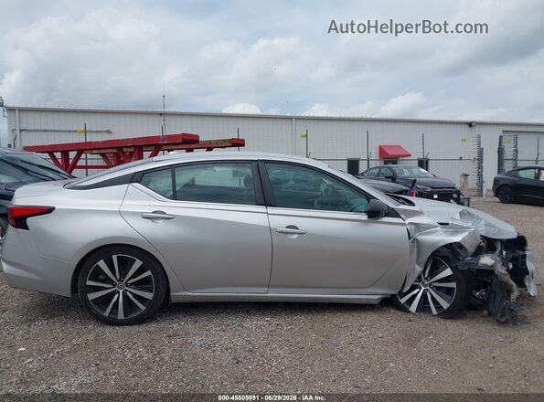 1N4BL4CV2LC242618 2020 NISSAN ALTIMA Silver Widok wnętrza z tyłu