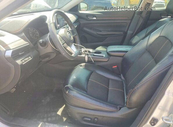 1N4BL4CV2NN378657 2022 NISSAN ALTIMA Silver Front interior view