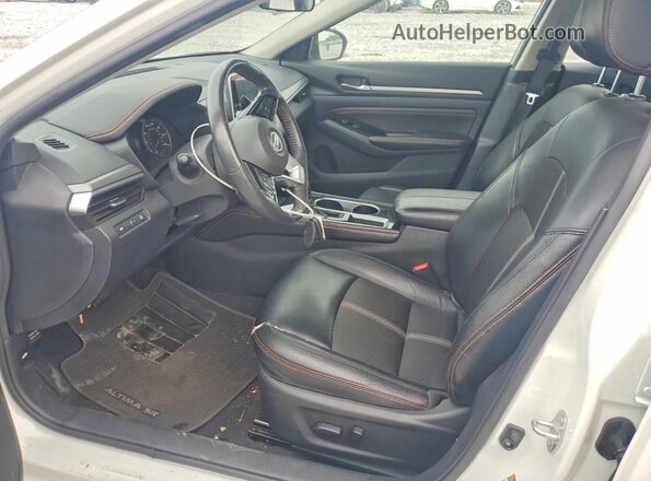 1N4BL4CV2PN315898 2023 NISSAN ALTIMA White Вид салону спереду