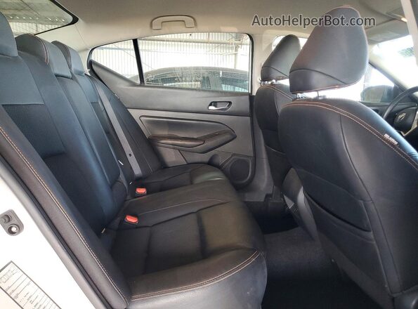 1N4BL4CV3MN387785 2021 NISSAN ALTIMA White Հետևի նստատեղերի տեսք