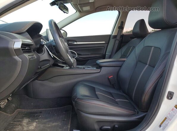 1N4BL4CV3RN355989 2024 NISSAN ALTIMA White Front interior view