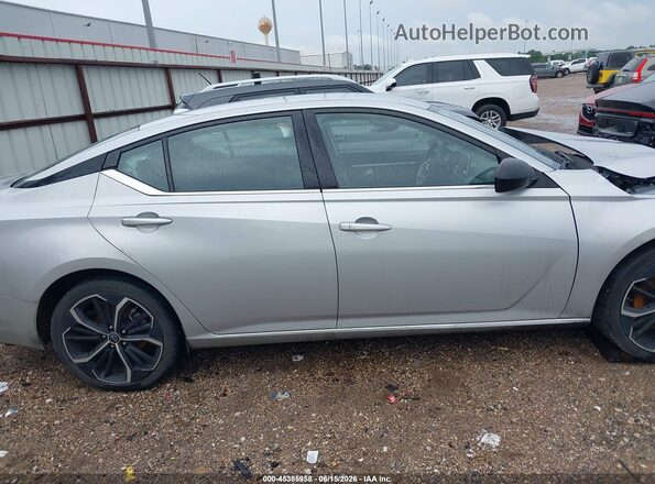 1N4BL4CV6RN428854 2024 NISSAN ALTIMA Silver Widok wnętrza z tyłu