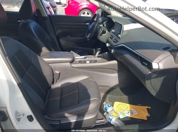 1N4BL4CV7NN376046 2022 NISSAN ALTIMA White Widok wnętrza z przodu