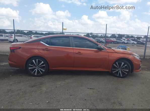 1N4BL4CV8KC100319 2019 NISSAN ALTIMA Orange Вид задньої частини салону