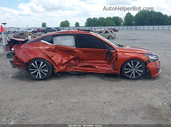 1N4BL4CV8LC114013 2020 NISSAN ALTIMA Orange Widok wnętrza z tyłu