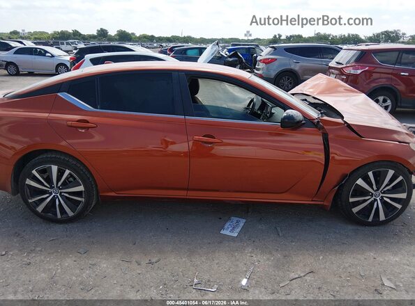 1N4BL4CV8NN302666 2022 NISSAN ALTIMA Orange Widok wnętrza z tyłu