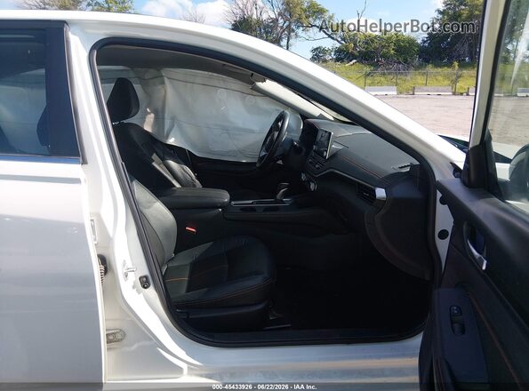 1N4BL4CV8NN314249 2022 NISSAN ALTIMA White Front interior view