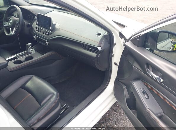 1N4BL4CVXKC177516 2019 NISSAN ALTIMA White Widok wnętrza z przodu