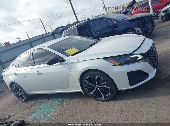 1N4BL4CVXSN342453 2025 NISSAN ALTIMA White Widok wnętrza z tyłu