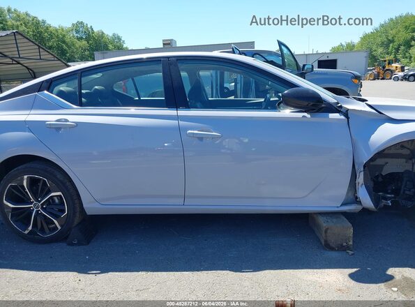 1N4BL4CW0RN373309 2024 NISSAN ALTIMA Gray Widok wnętrza z tyłu
