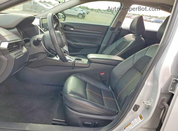 1N4BL4CW2NN323070 2022 NISSAN ALTIMA Silver Front interior view