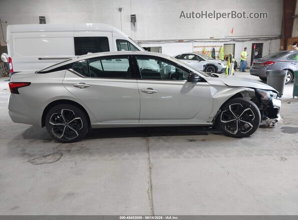 1N4BL4CW2RN403488 2024 NISSAN ALTIMA Silver Вид задньої частини салону