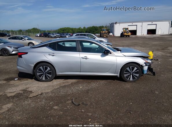 1N4BL4CW8KC149352 2019 NISSAN ALTIMA Silver Rear interior view