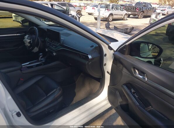 1N4BL4CW8RN337335 2024 NISSAN ALTIMA White Vista interior delantera