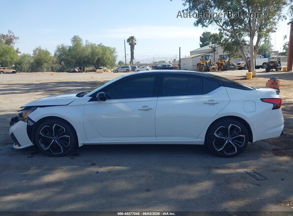 1N4BL4CW8RN337335 2024 NISSAN ALTIMA White Vista interior de 360 grados