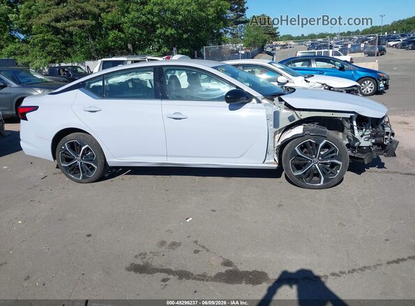 1N4BL4CW8RN435152 2024 NISSAN ALTIMA Gray Widok wnętrza 360 stopni