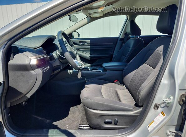 1N4BL4DV0SN386864 2025 NISSAN ALTIMA Silver Widok wnętrza z przodu