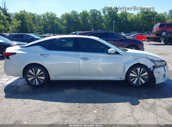1N4BL4DV1KC146850 2019 NISSAN ALTIMA White Вид задньої частини салону