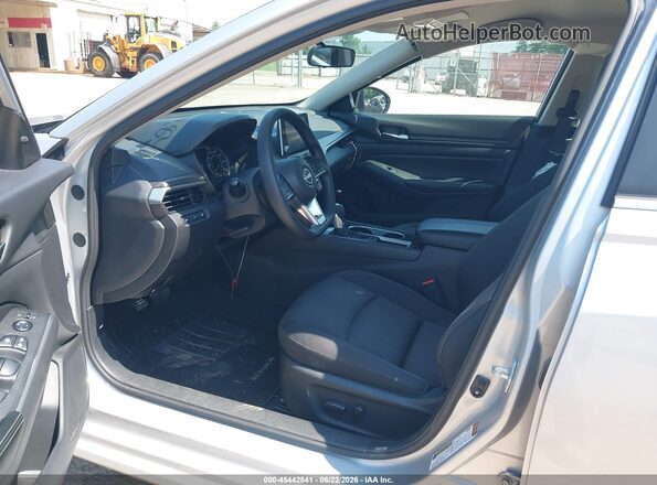 1N4BL4DV1RN304294 2024 NISSAN ALTIMA Silver Вид салону спереду