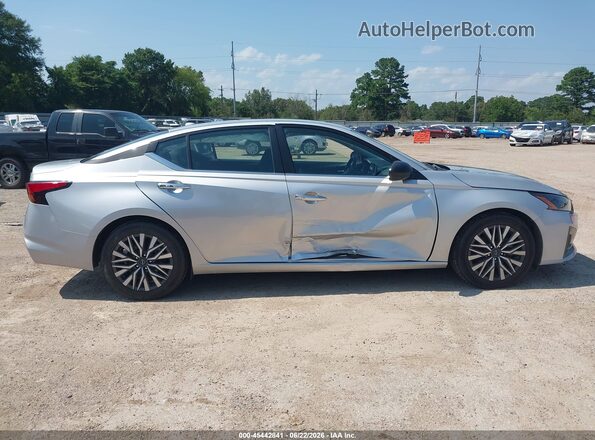 1N4BL4DV1RN304294 2024 NISSAN ALTIMA Silver Вид задньої частини салону