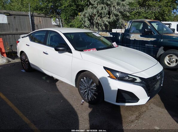 1N4BL4DV1SN306035 2025 NISSAN ALTIMA White Вид задньої частини салону