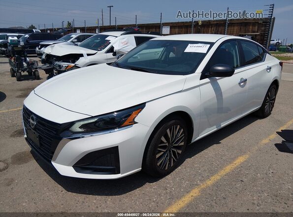 1N4BL4DV1SN347717 2025 NISSAN ALTIMA White წინა მარცხენა ხედი სამი მეოთხედიდან