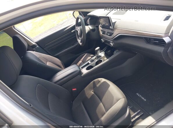 1N4BL4DV3RN328077 2024 NISSAN ALTIMA Silver Widok wnętrza z przodu