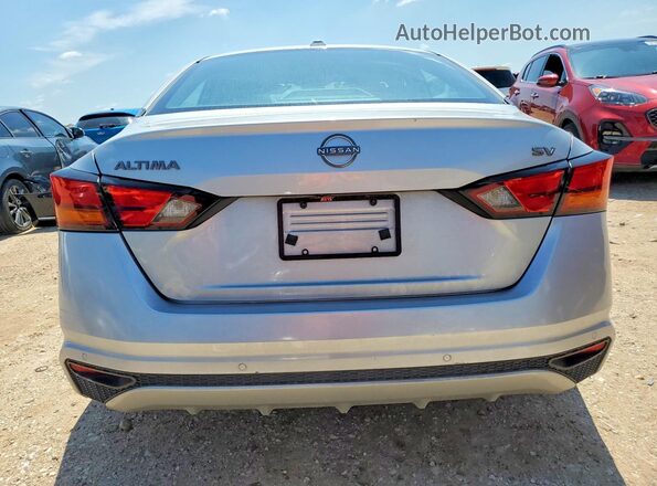 1N4BL4DV3RN375805 2024 NISSAN ALTIMA Silver Widok z tyłu