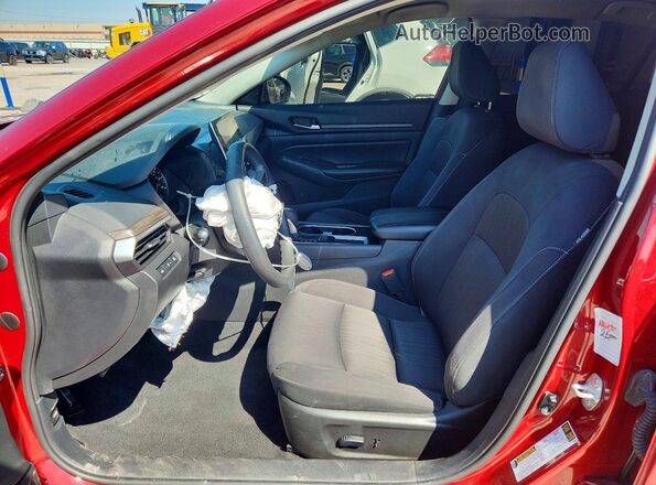 1N4BL4DV5RN335564 2024 NISSAN ALTIMA Red Widok wnętrza z przodu