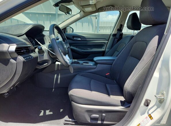 1N4BL4DV5SN364083 2025 NISSAN ALTIMA White Widok wnętrza z przodu