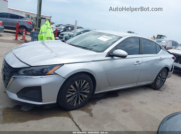1N4BL4DV6PN349731 2023 NISSAN ALTIMA Silver 360 interior view