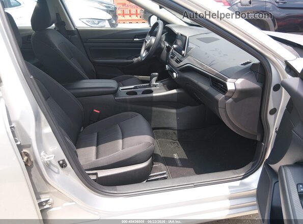 1N4BL4DV6SN366599 2025 NISSAN ALTIMA Silver Widok wnętrza z przodu