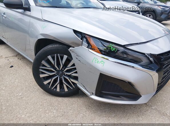 1N4BL4DV6SN366599 2025 NISSAN ALTIMA Silver Widok z przodu