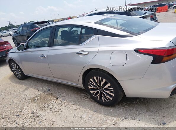 1N4BL4DV6SN366599 2025 NISSAN ALTIMA Silver Widok wnętrza 360 stopni