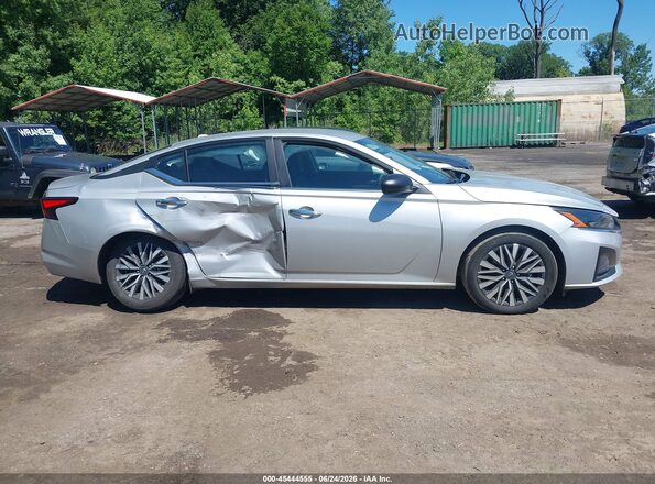 1N4BL4DV6SN378185 2025 NISSAN ALTIMA Silver Vista interior trasera
