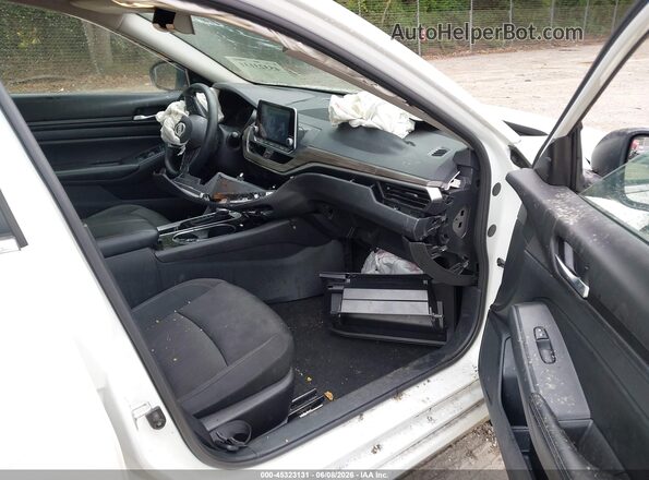 1N4BL4DV7RN421281 2024 NISSAN ALTIMA White Вид салону спереду