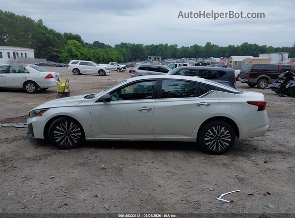 1N4BL4DV7RN421281 2024 NISSAN ALTIMA White Вид задньої частини салону