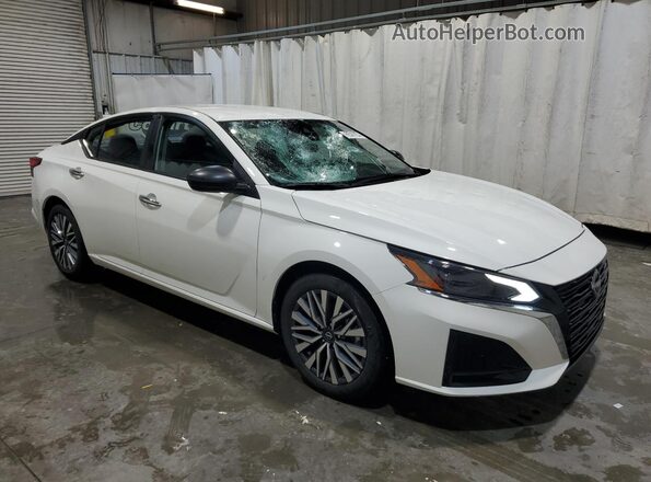 1N4BL4DV7SN399191 2025 NISSAN ALTIMA White VIN կոդի պիտակի տեսք
