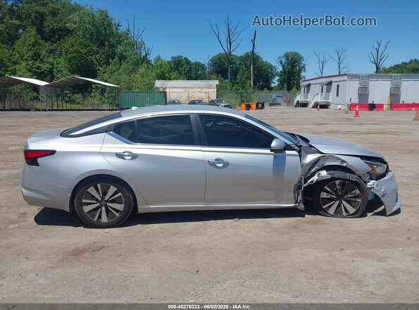 1N4BL4DV8NN355009 2022 NISSAN ALTIMA Silver Rear interior view