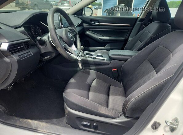 1N4BL4DV8NN377575 2022 NISSAN ALTIMA White Вид салону спереду