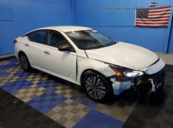 1N4BL4DV8RN433388 2024 NISSAN ALTIMA White Front right