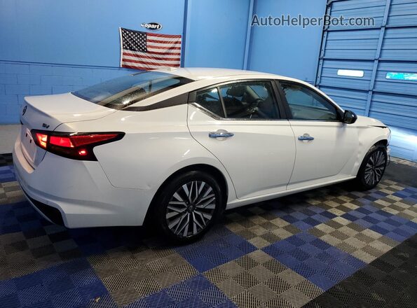 1N4BL4DV8RN433388 2024 NISSAN ALTIMA White 