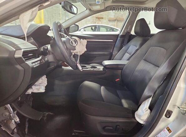 1N4BL4DVXKC125804 2019 NISSAN ALTIMA White Front interior view