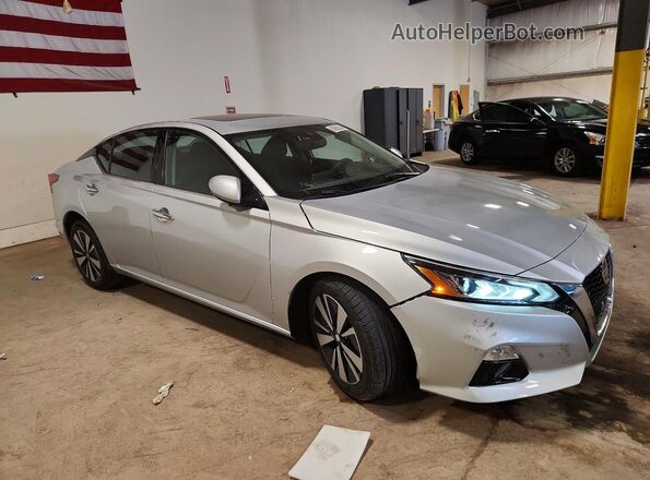 1N4BL4DVXKC125804 2019 NISSAN ALTIMA White Front right