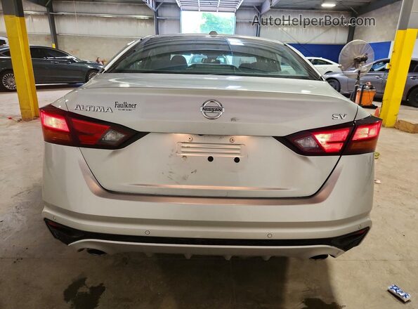 1N4BL4DVXKC125804 2019 NISSAN ALTIMA White Rear view