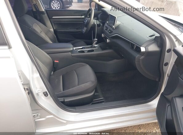 1N4BL4DVXNN331102 2022 NISSAN ALTIMA Silver Widok wnętrza z przodu