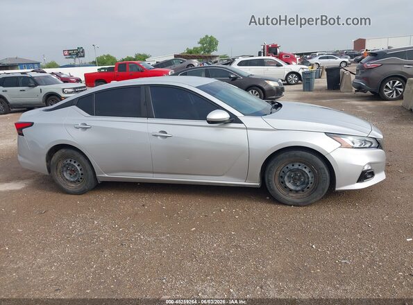 1N4BL4DVXNN331102 2022 NISSAN ALTIMA Silver Widok wnętrza z tyłu