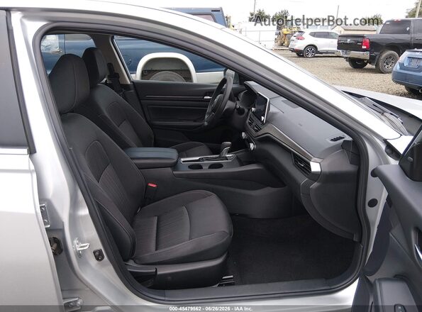 1N4BL4DVXSN366573 2025 NISSAN ALTIMA Silver Вид салону спереду